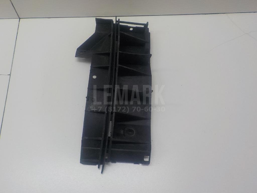 Направляющая заднего бампера правая