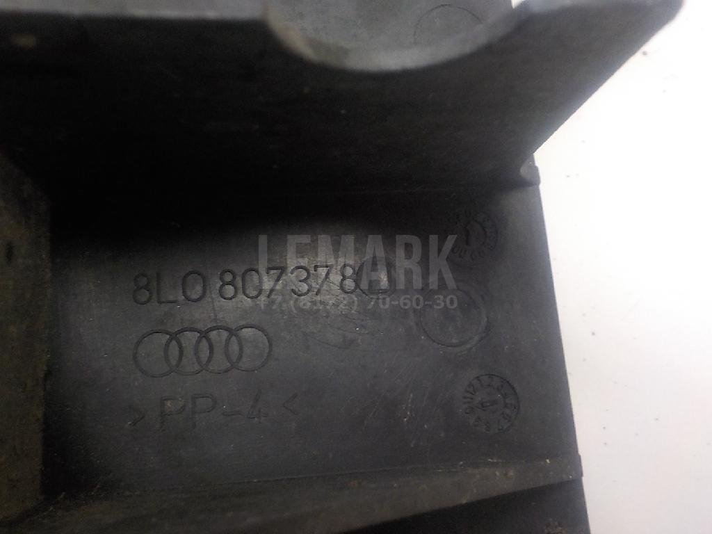 Направляющая заднего бампера правая