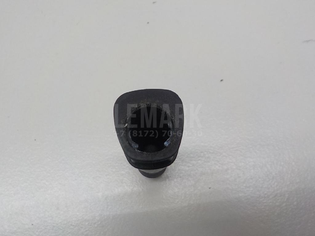 Штуцер трубки омывателя