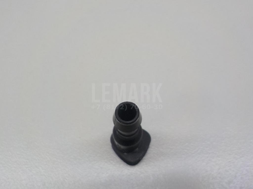 Штуцер трубки омывателя