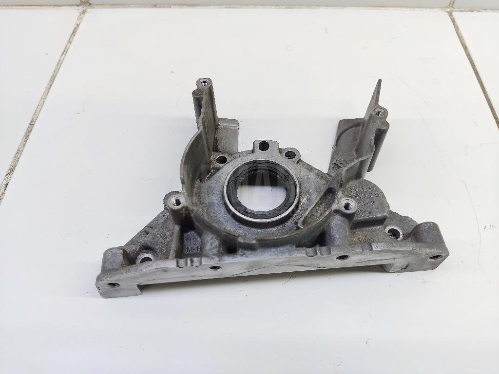 Крышка двигателя передняя