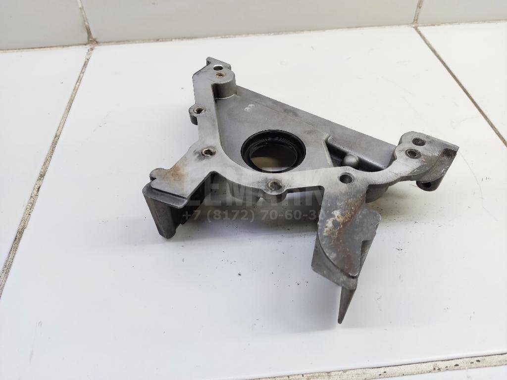 Крышка двигателя передняя