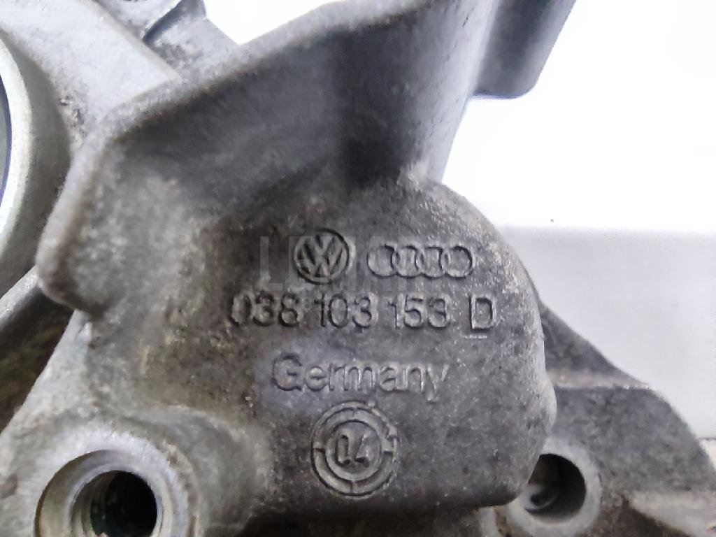 Крышка двигателя передняя