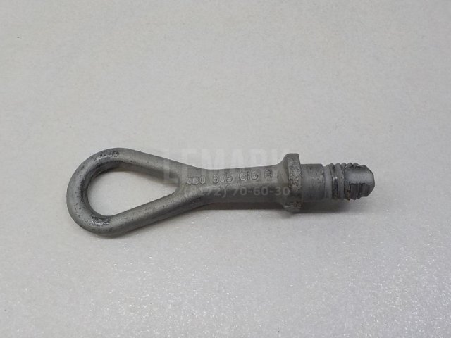 Крюк буксировочный