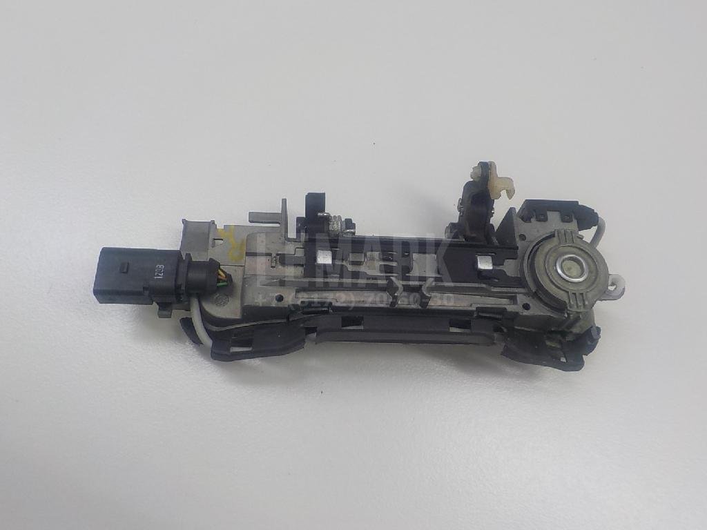 Ручка двери передней наружная правая