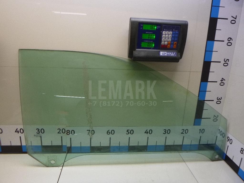 Стекло двери передней правой