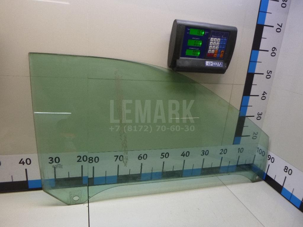 Стекло двери передней правой