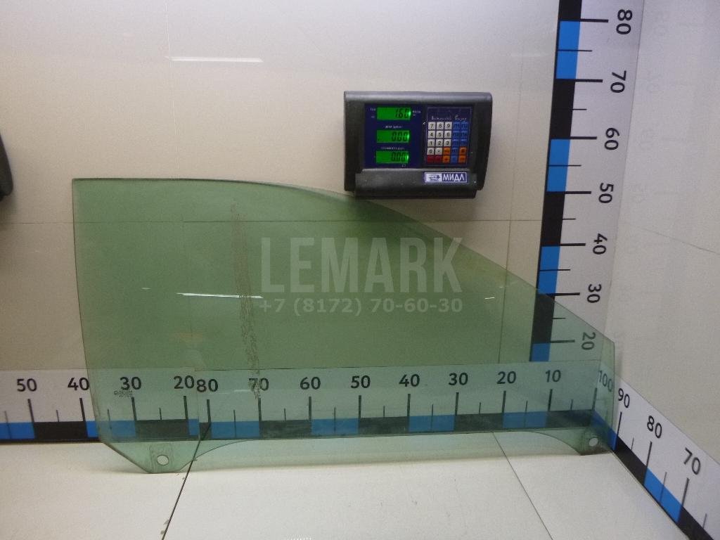 Стекло двери передней правой