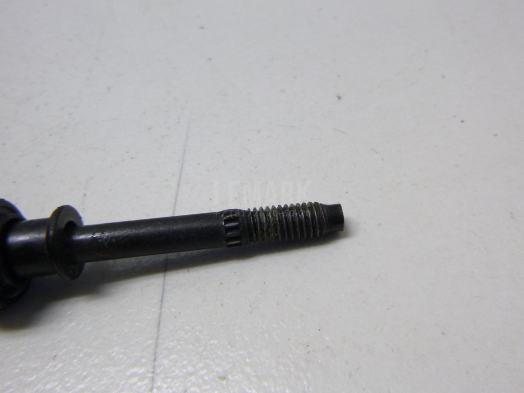 Болт клапанной крышки