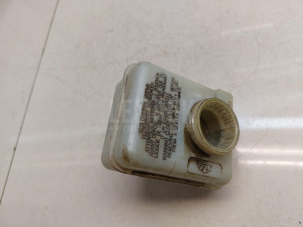 Бачок главного тормозного цилиндра