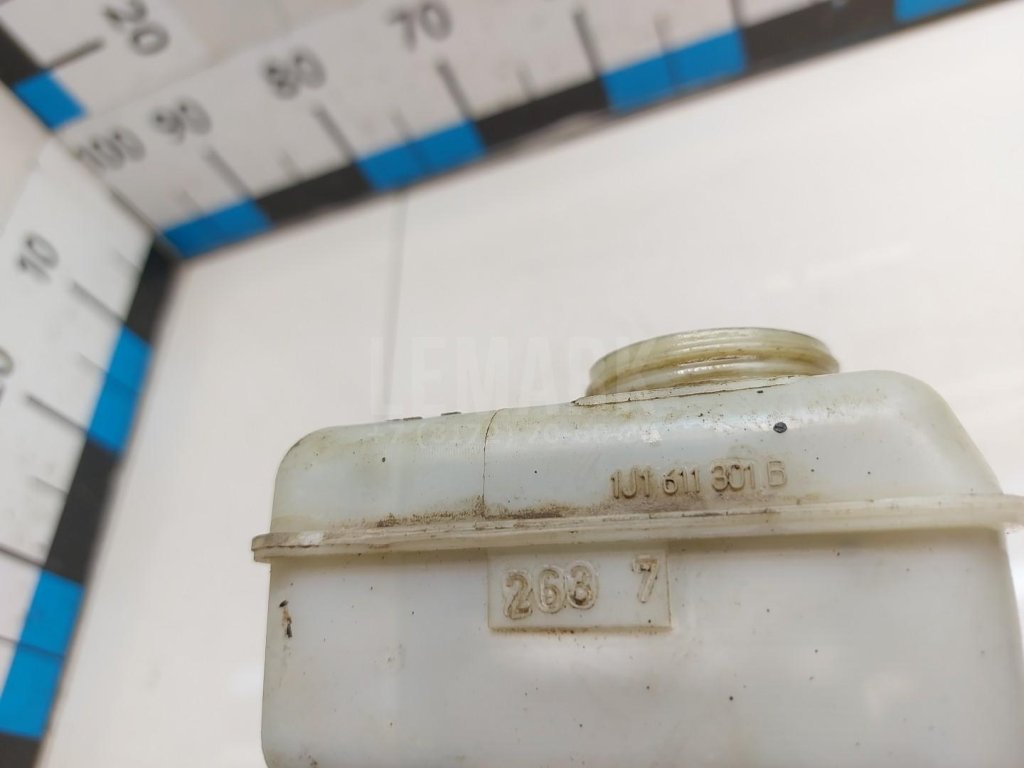 Бачок главного тормозного цилиндра