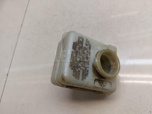 Бачок главного тормозного цилиндра