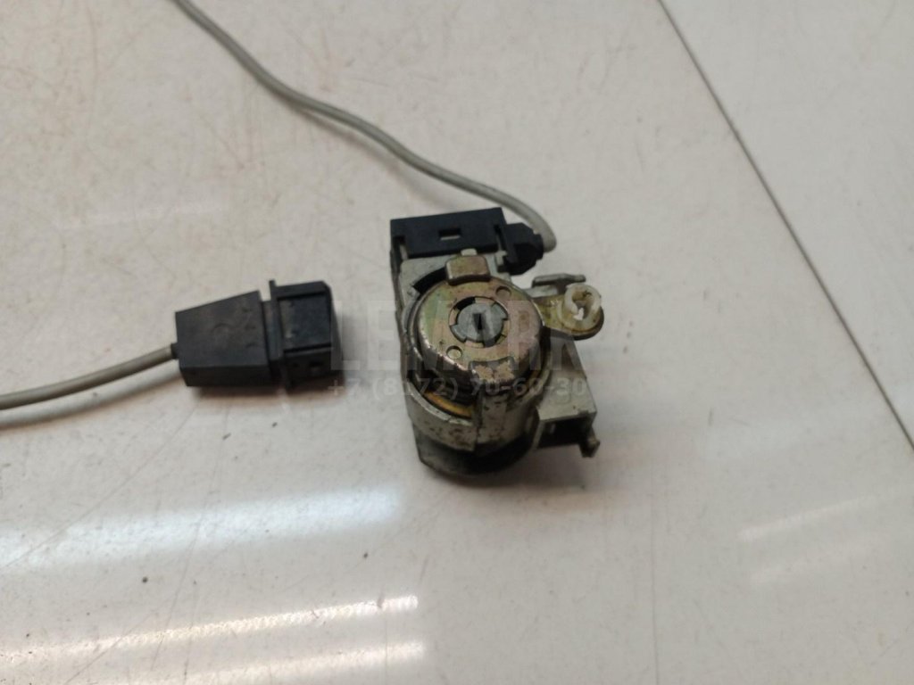 Вставка замка двери прав.