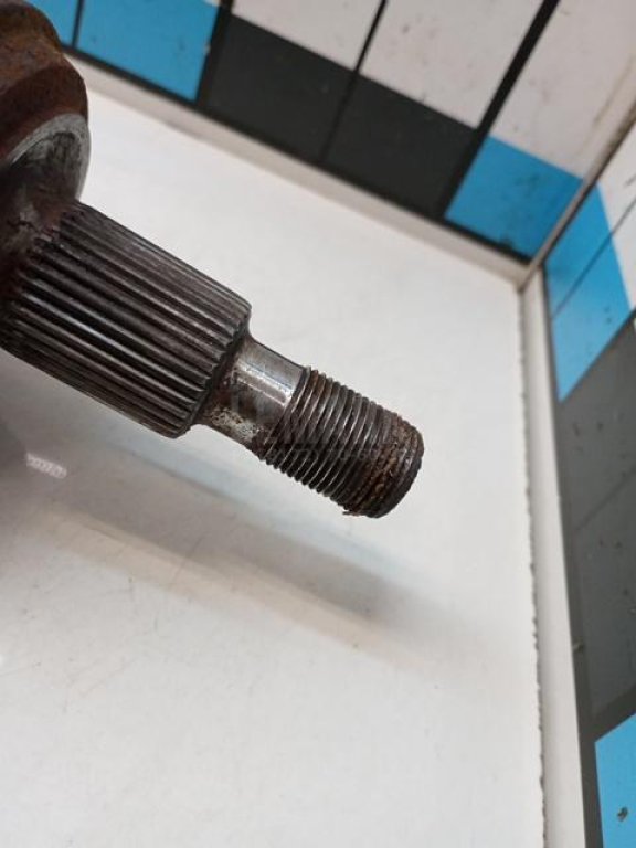 Полуось передняя правая