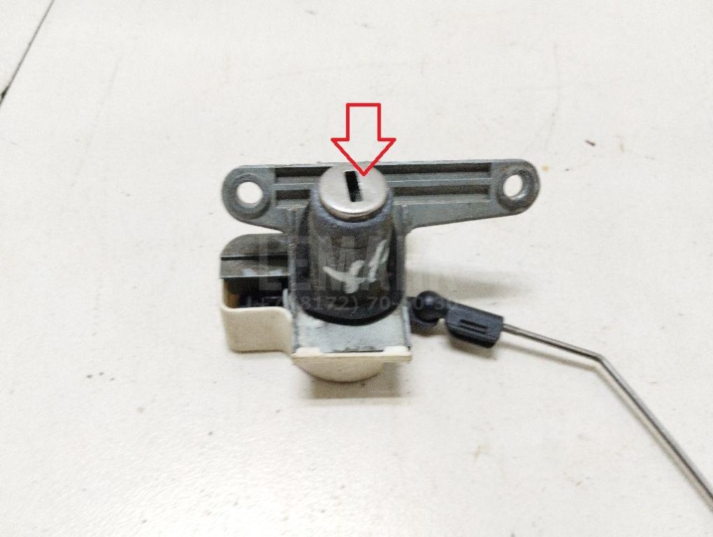 Вставка замка багажника