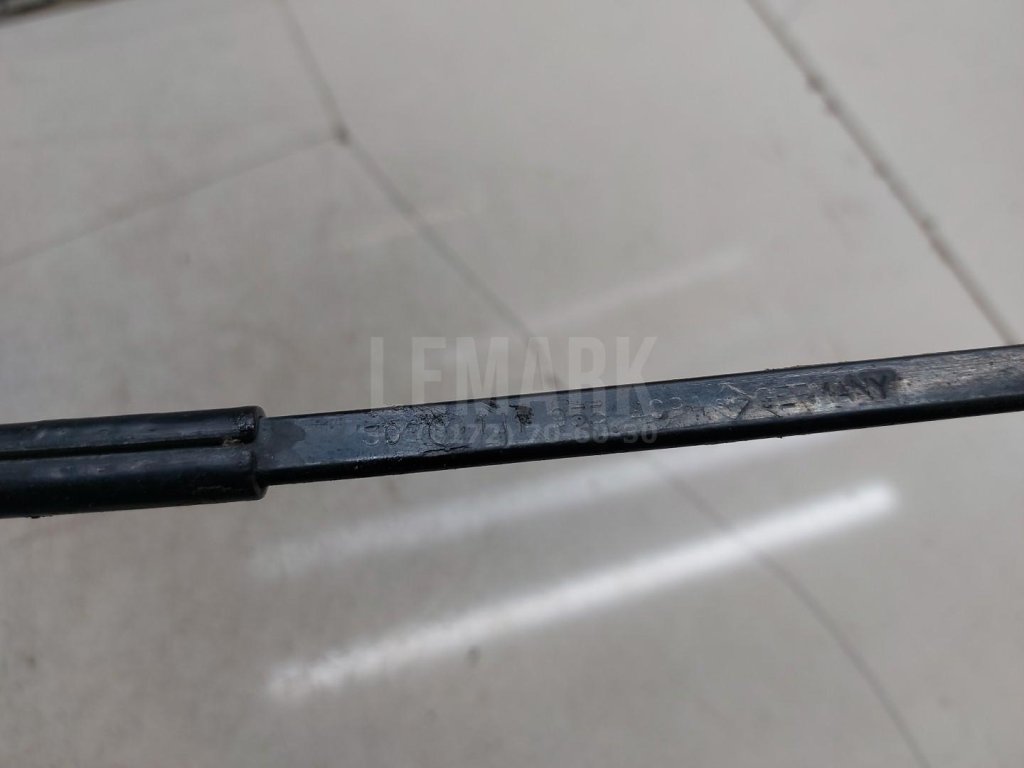 Поводок стеклоочистителя передний левый