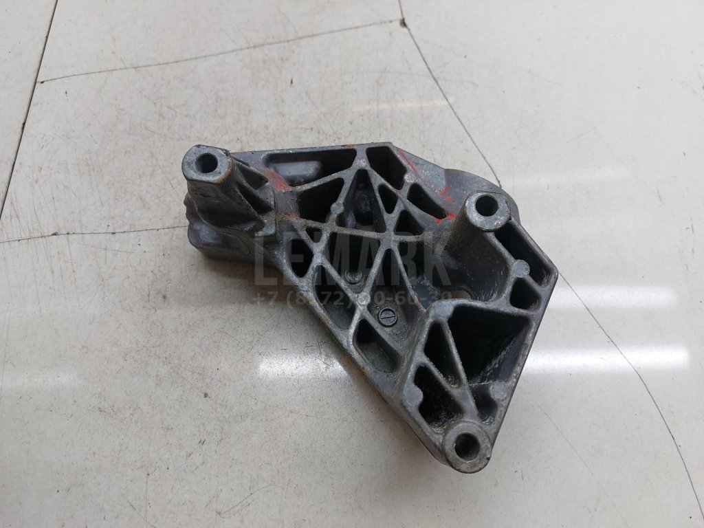 Кронштейн двигателя правый