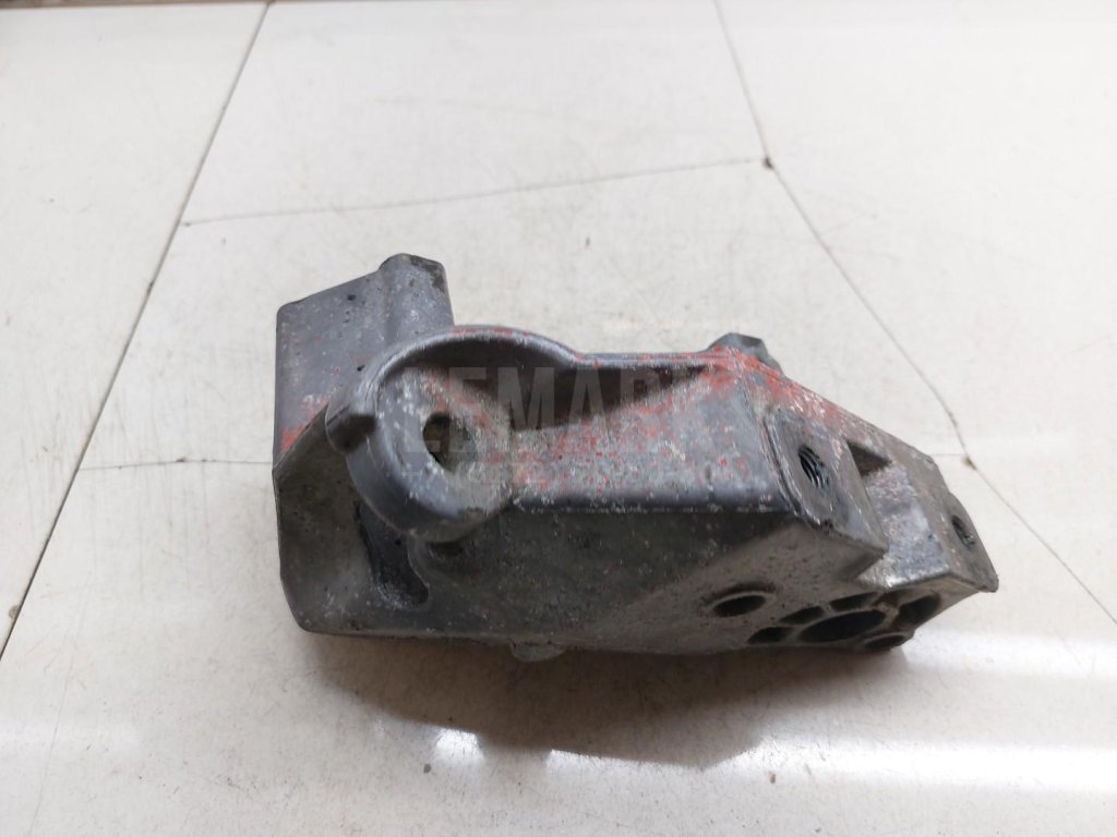 Кронштейн двигателя правый