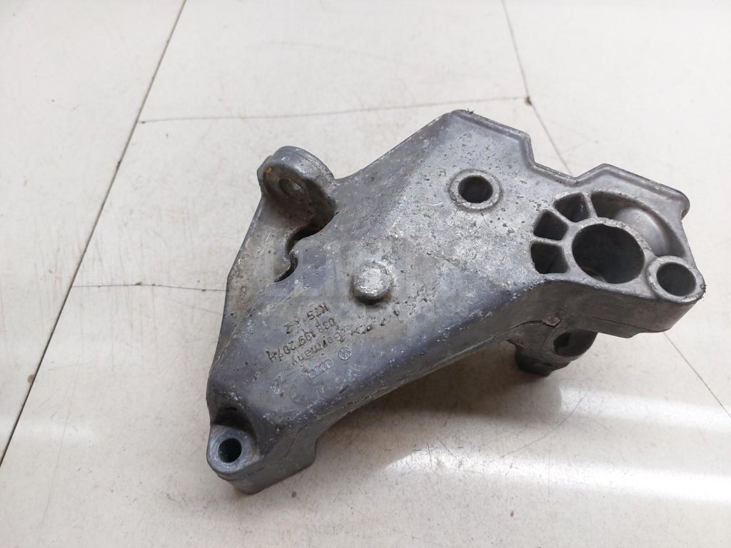 Кронштейн двигателя правый