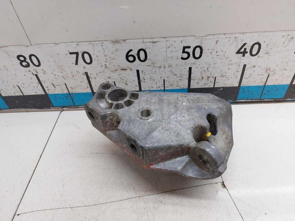 Кронштейн двигателя правый