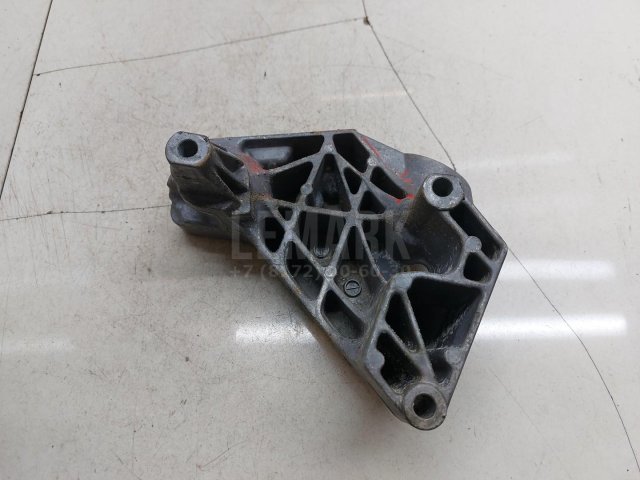 Кронштейн двигателя правый