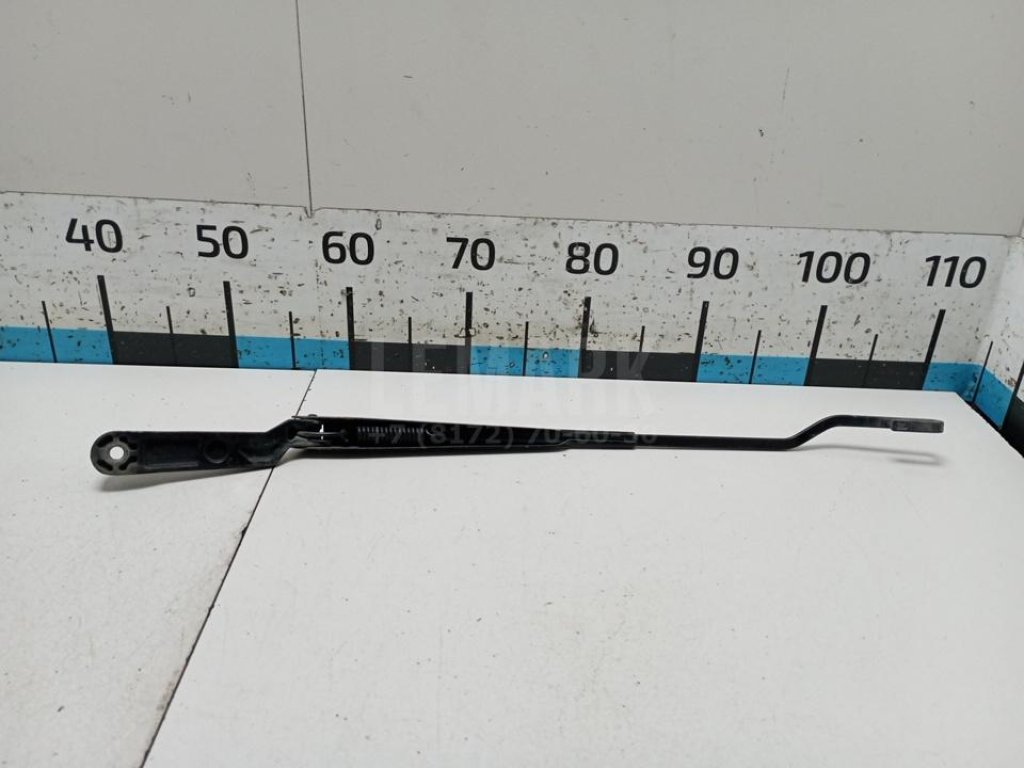 Поводок стеклоочистителя передний левый