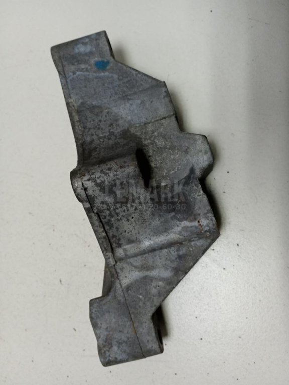 Кронштейн двигателя левый