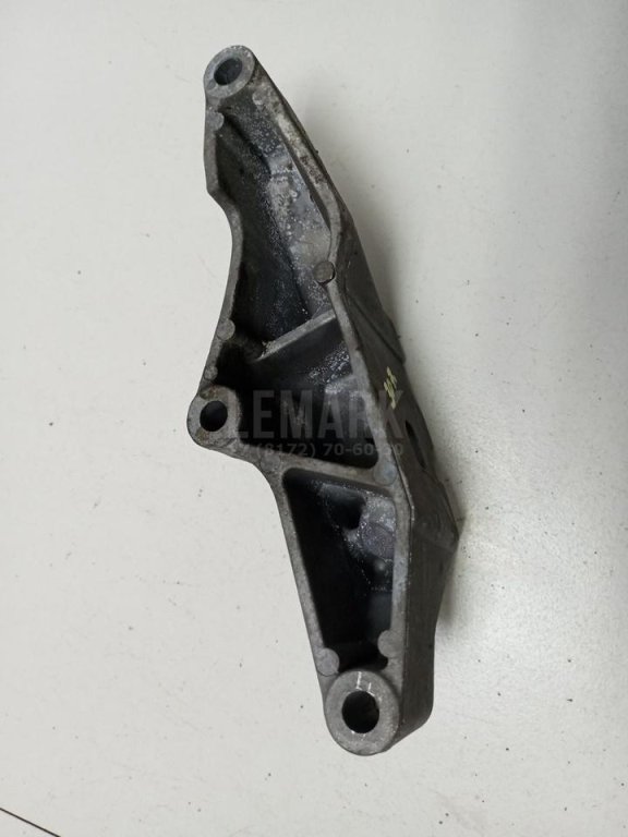 Кронштейн двигателя левый