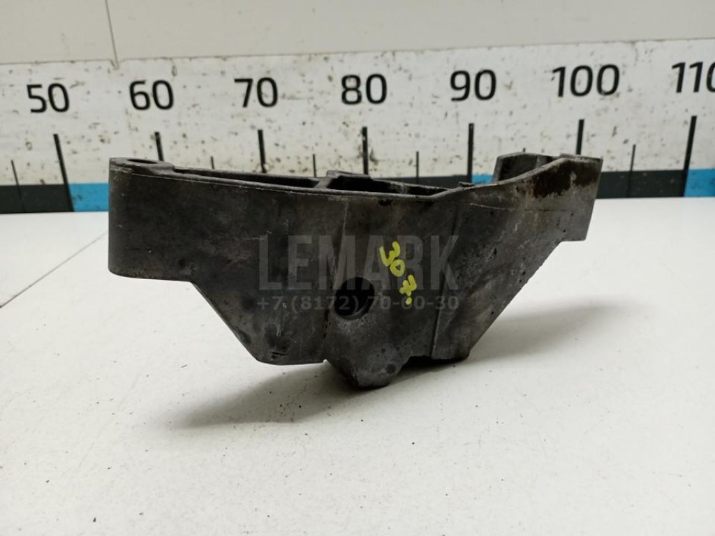 Кронштейн двигателя левый