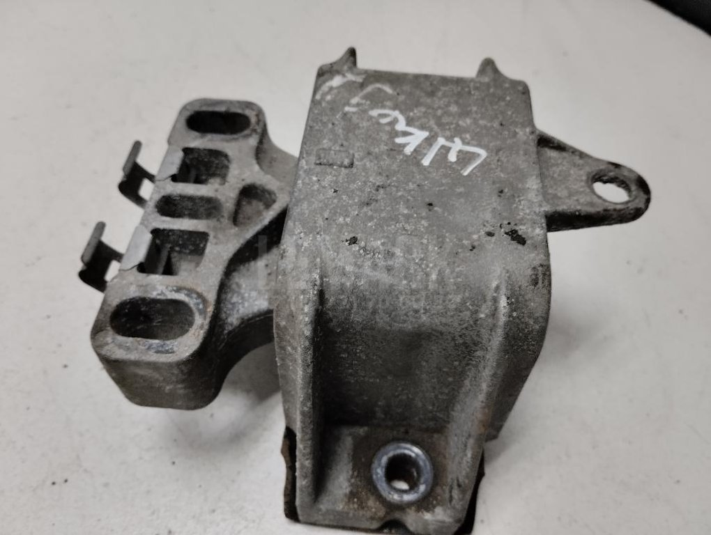 Опора КПП левая