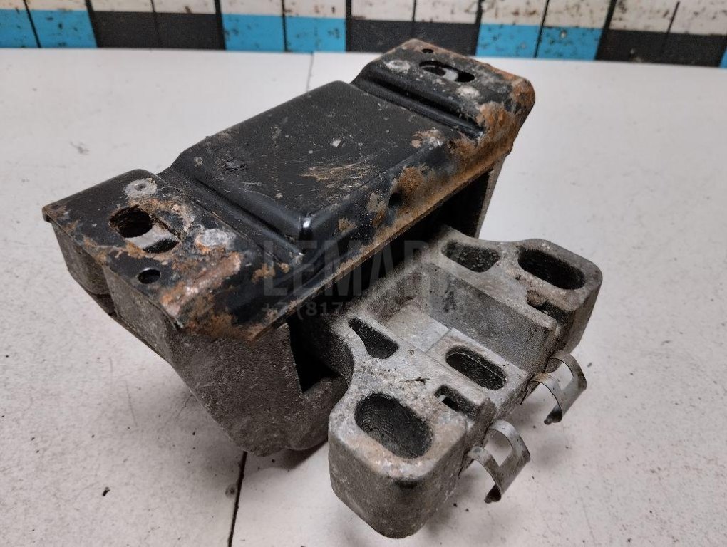 Опора КПП левая