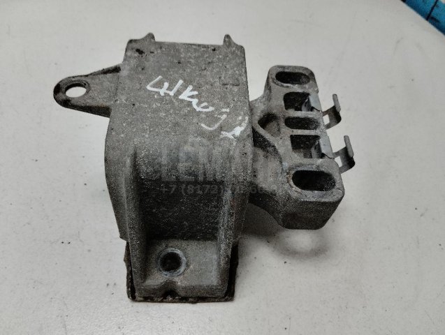 Опора КПП левая