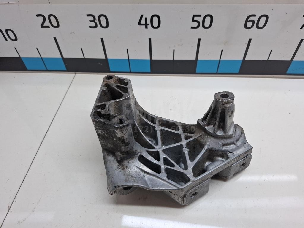 Кронштейн двигателя правый