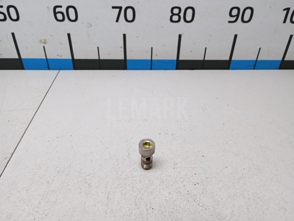 Болт турбокомпрессора (турбины)