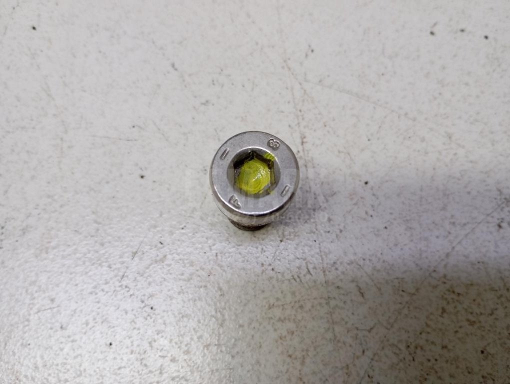 Болт турбокомпрессора (турбины)