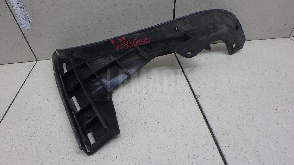 Направляющая заднего бампера правая