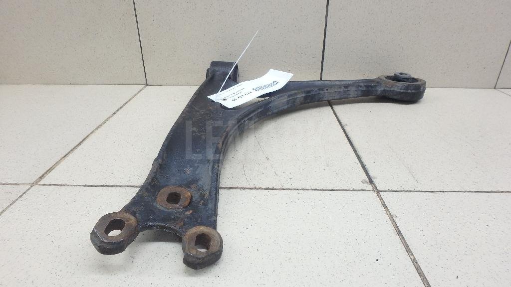 Рычаг передний левый