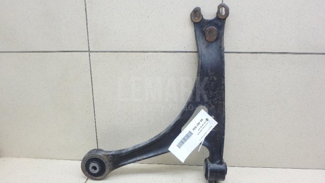 Рычаг передний левый