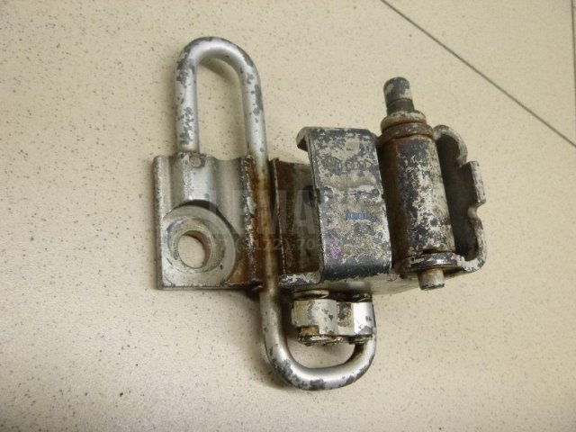 Петля двери передней левой нижняя