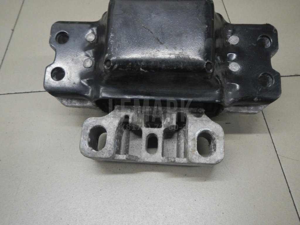 Опора КПП левая