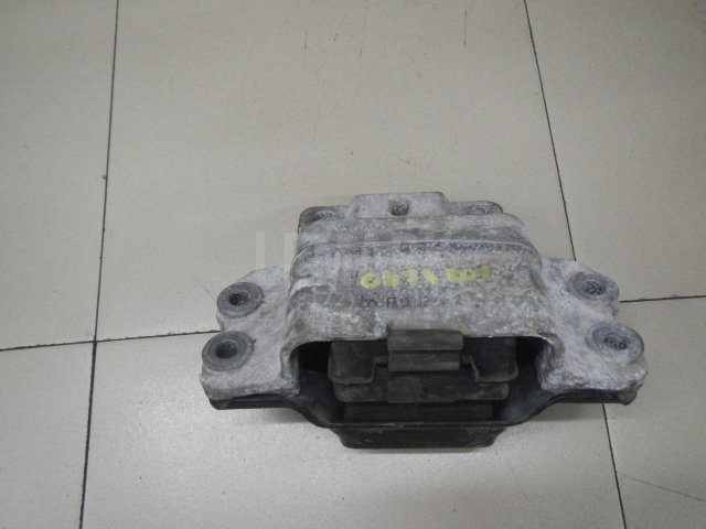 Опора КПП левая