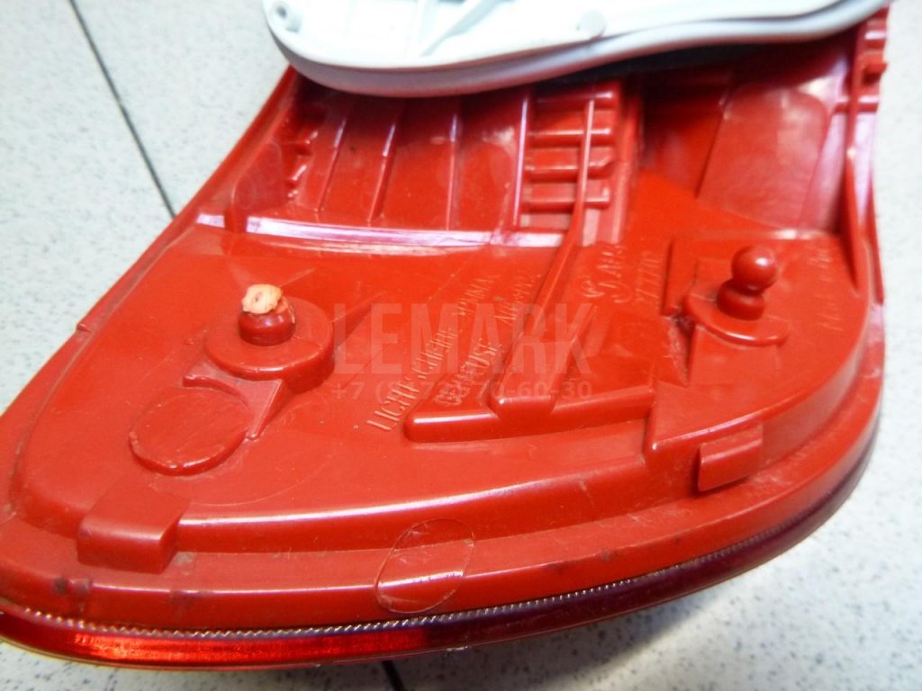 Фонарь задний наружный правый