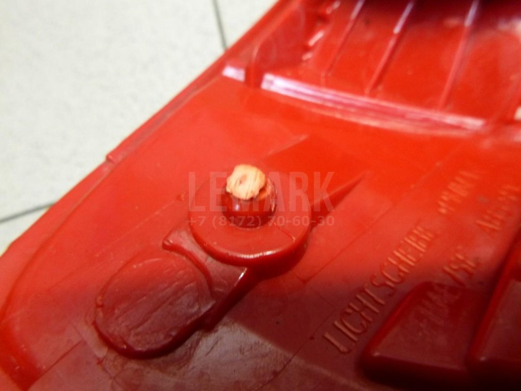 Фонарь задний наружный правый