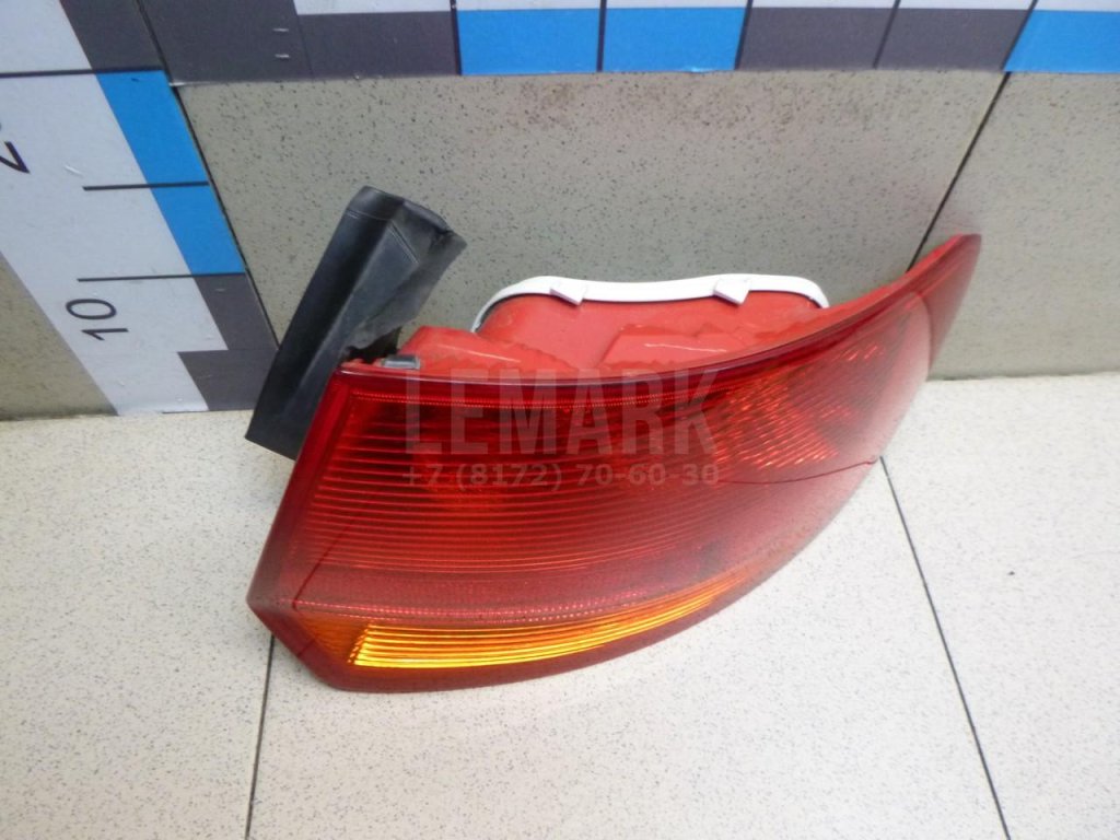 Фонарь задний наружный правый