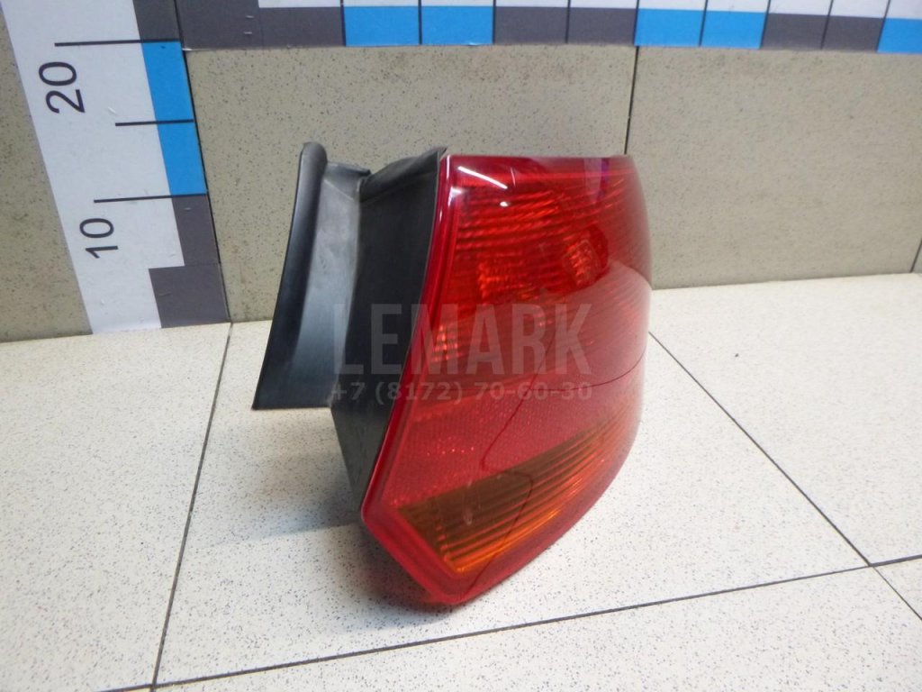Фонарь задний наружный правый