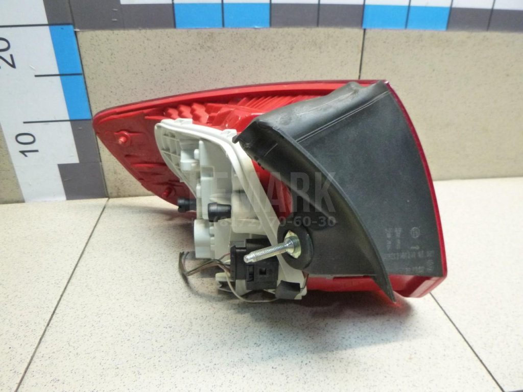 Фонарь задний наружный правый