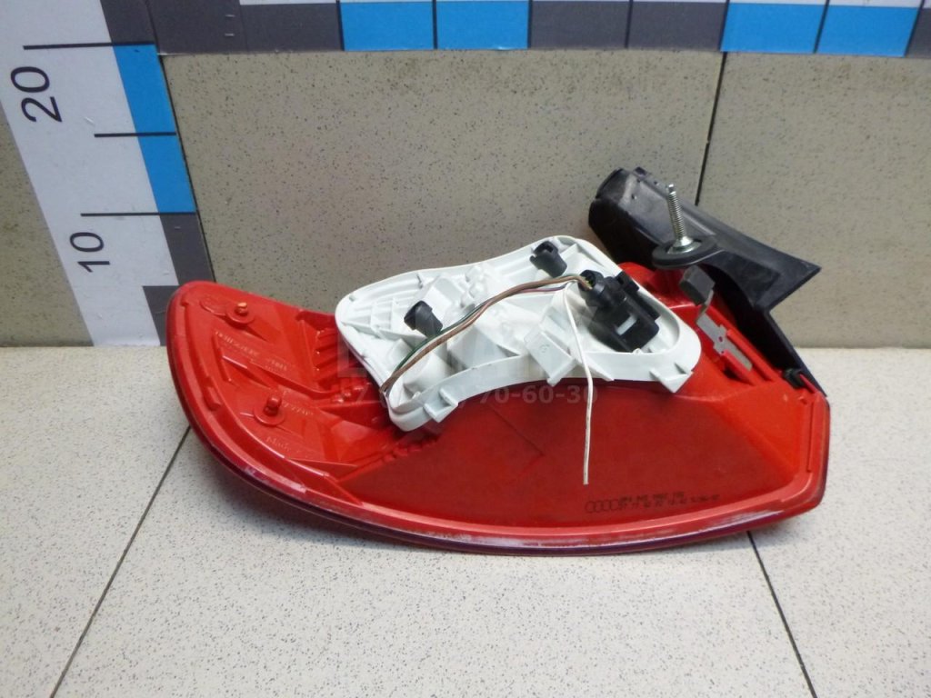 Фонарь задний наружный правый