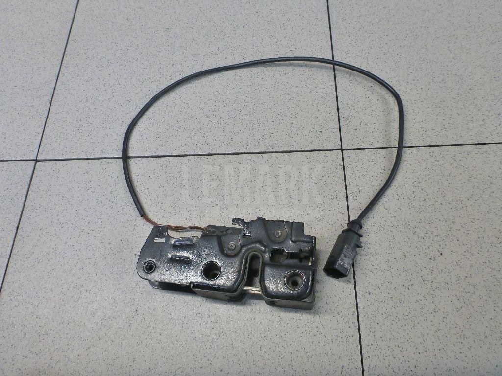 Замок капота