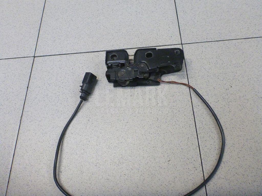 Замок капота