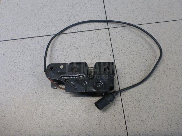 Замок капота